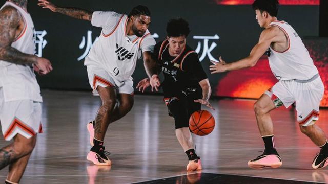 开云体育官网-“火拼”草根篮球联赛全国总决赛落幕，NBA球星爱德华兹助力“篮球之夏”